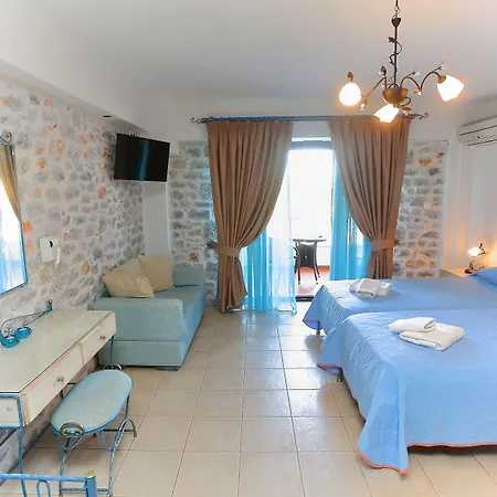 Ξενοδοχείο με διαμερίσματα Vathi 4*