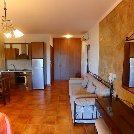 Ξενοδοχείο με διαμερίσματα Vathi 4*